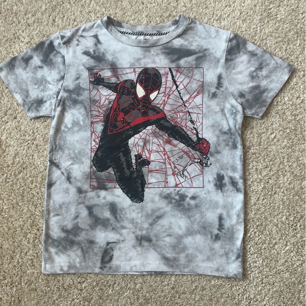 Spiderman Marvel Gray and Red Short Sleeve T-shirt